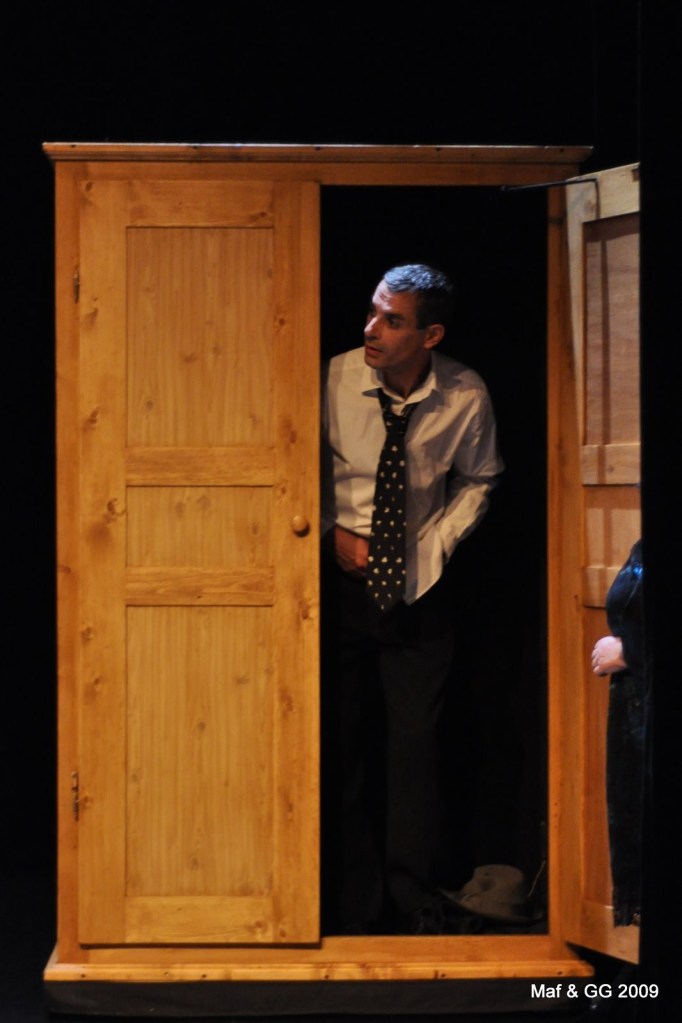 Armoire démontable. Le Malade imaginaire.  Bernard Faure. Rouge banane Théâtre 2009
