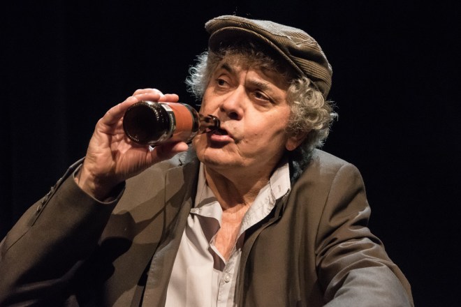 Rouge banane Théâtre-Braises de mémoires-Gaston 2-2019-Photo Martin Stahl